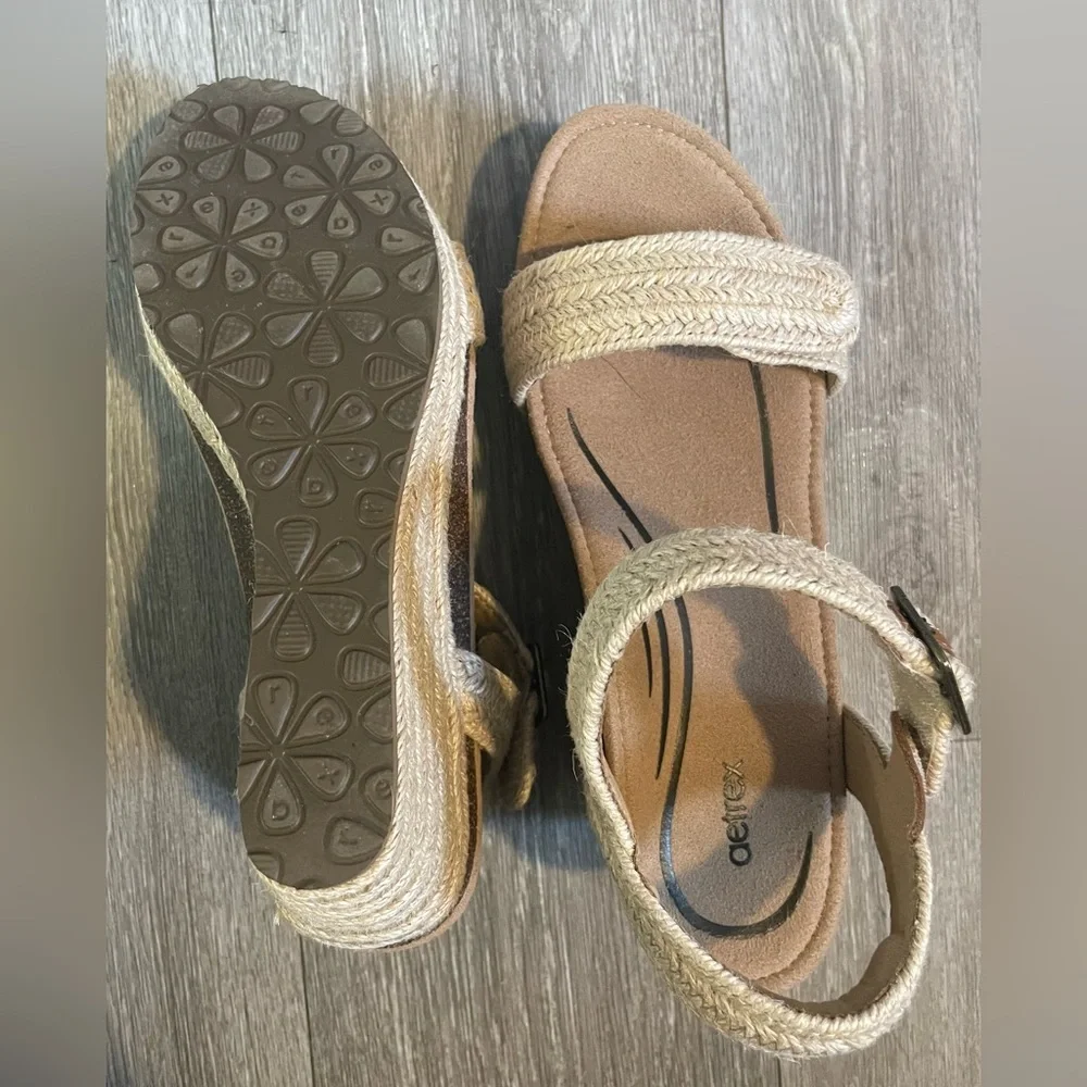 Aetrex Cream Sidney Espadrille wedge Sandals Sz 38